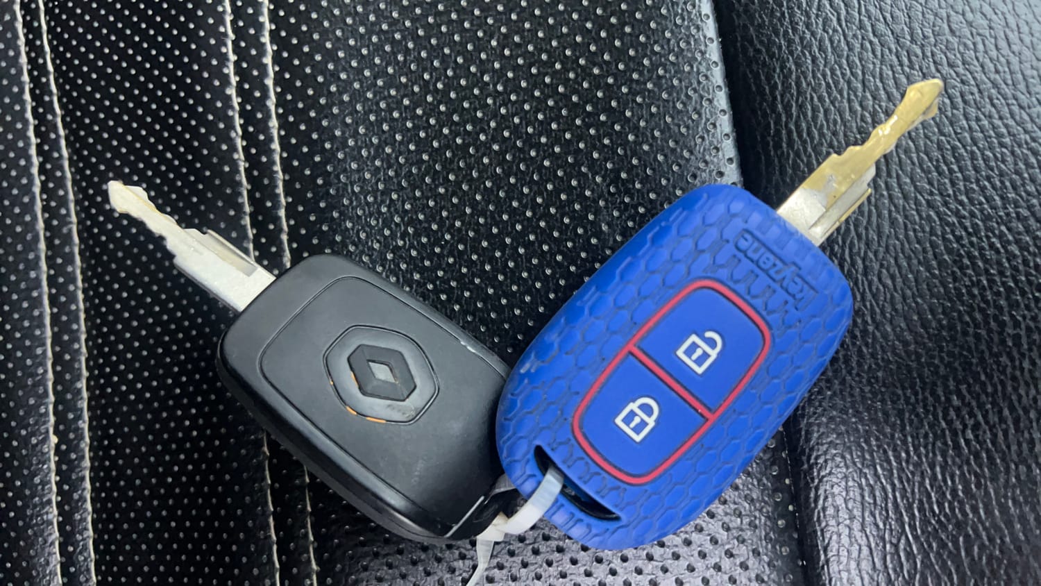 Used 2017 Renault Kwid 1.0 RXT AMT Opt Petrol Automatic extra CAR KEY VIEW