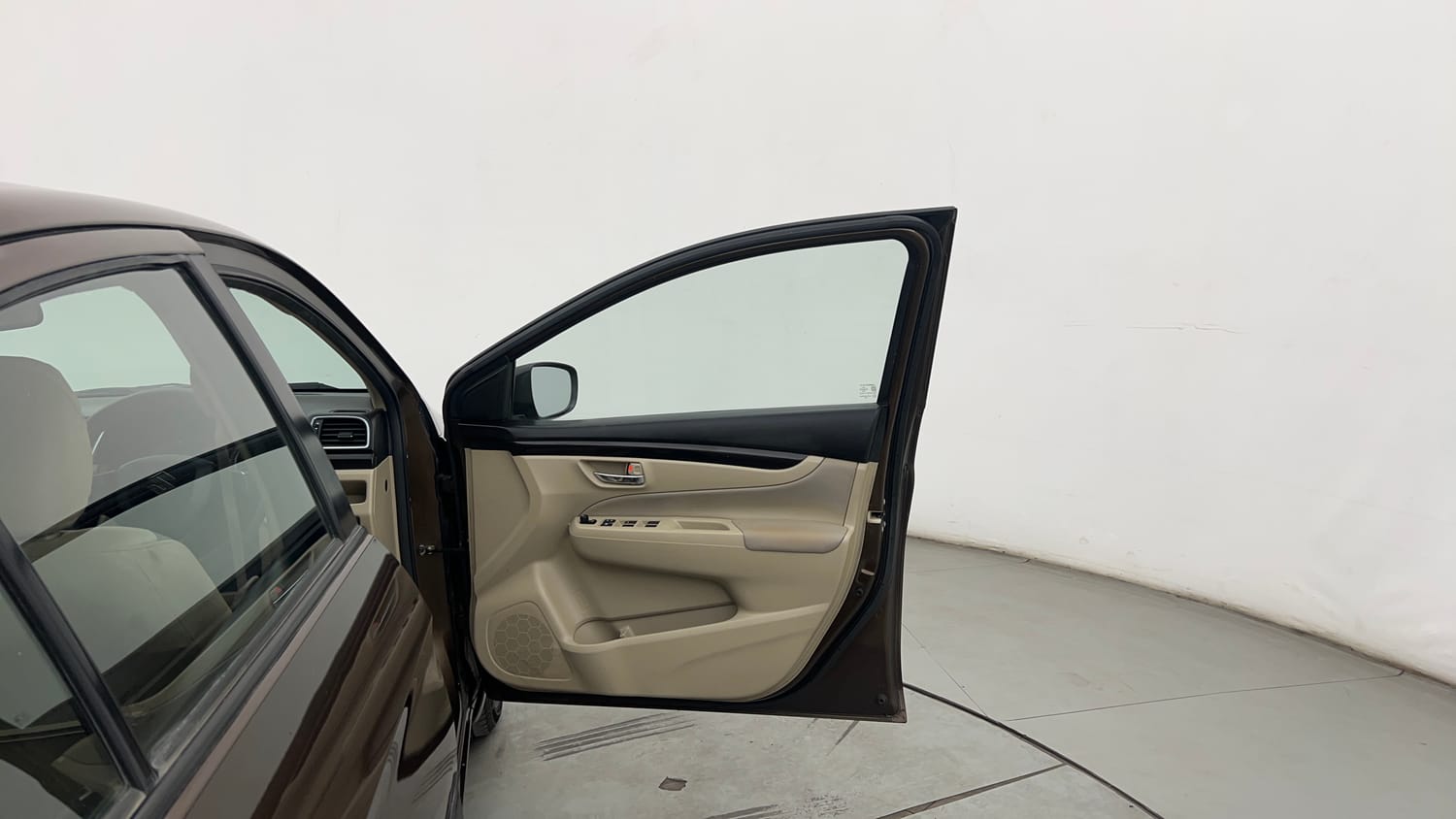 Used 2015 Maruti Suzuki Ciaz ZXi  AT Petrol Automatic interior RIGHT FRONT DOOR OPEN VIEW