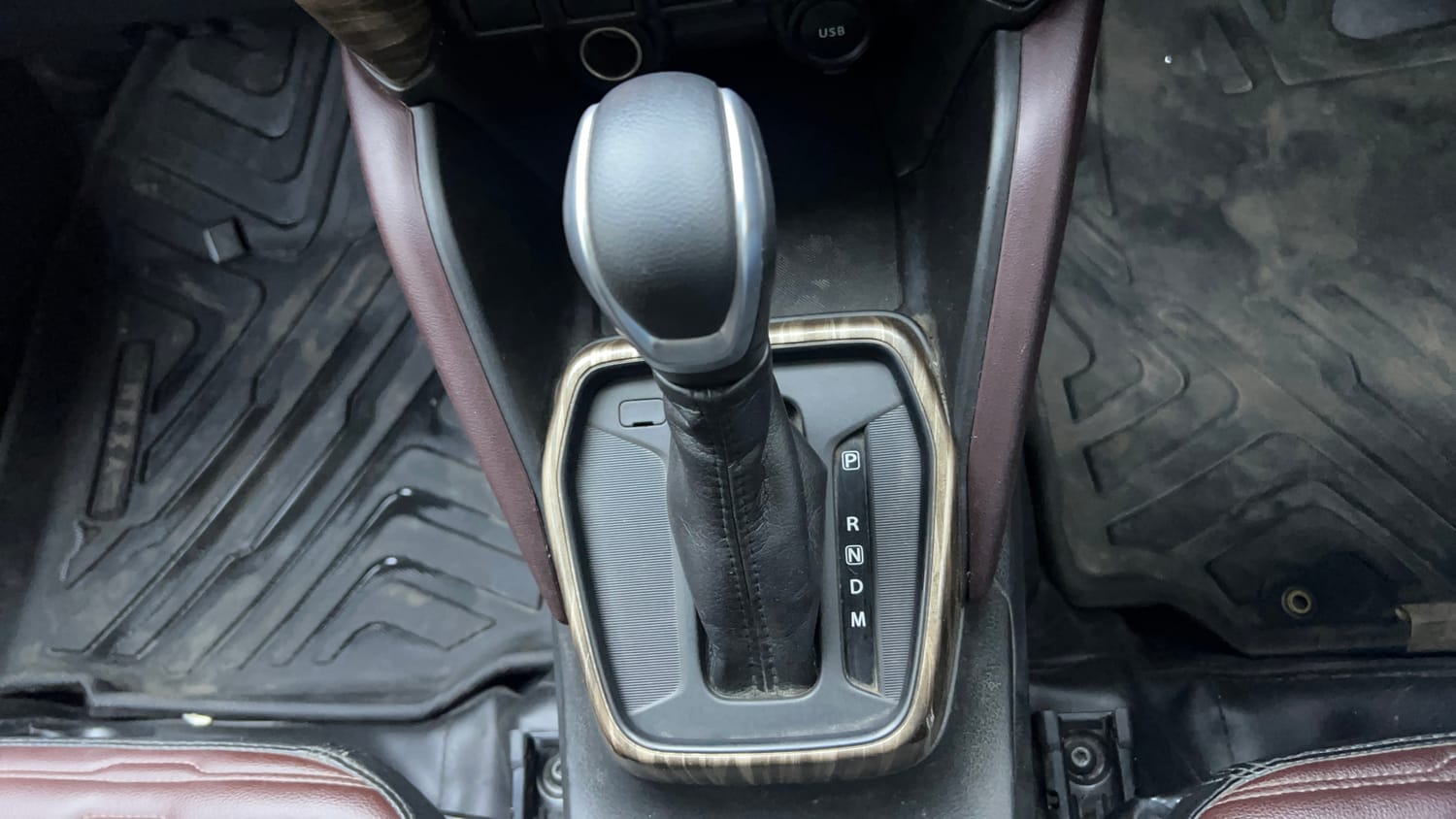 Used 2023 Maruti Suzuki Grand Vitara Delta Smart Hybrid AT Petrol Automatic interior GEAR  KNOB VIEW