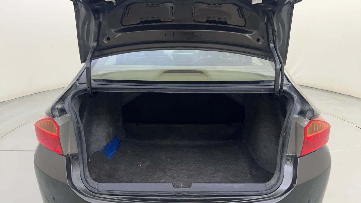 Used 2016 Honda City V Petrol Manual interior DICKY INSIDE VIEW