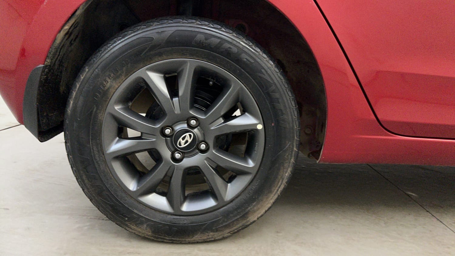 Used 2019 Hyundai Elite i20 Sportz Plus 1.2 Petrol Manual tyres RIGHT REAR TYRE RIM VIEW