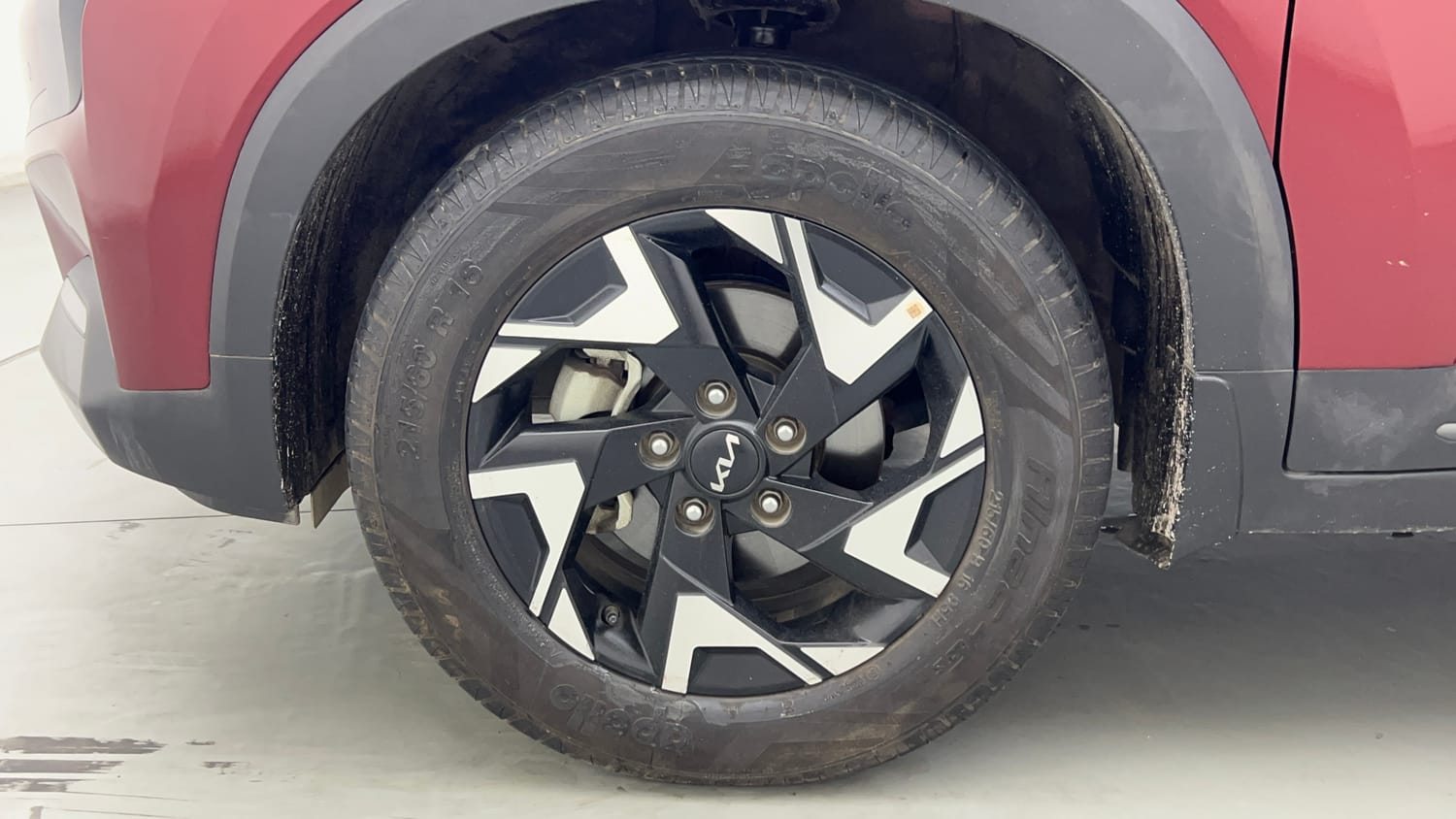 Used 2024 Kia Sonet GTX Plus 1.0 Turbo Petrol DCT Dual Tone Petrol Automatic tyres LEFT FRONT TYRE RIM VIEW