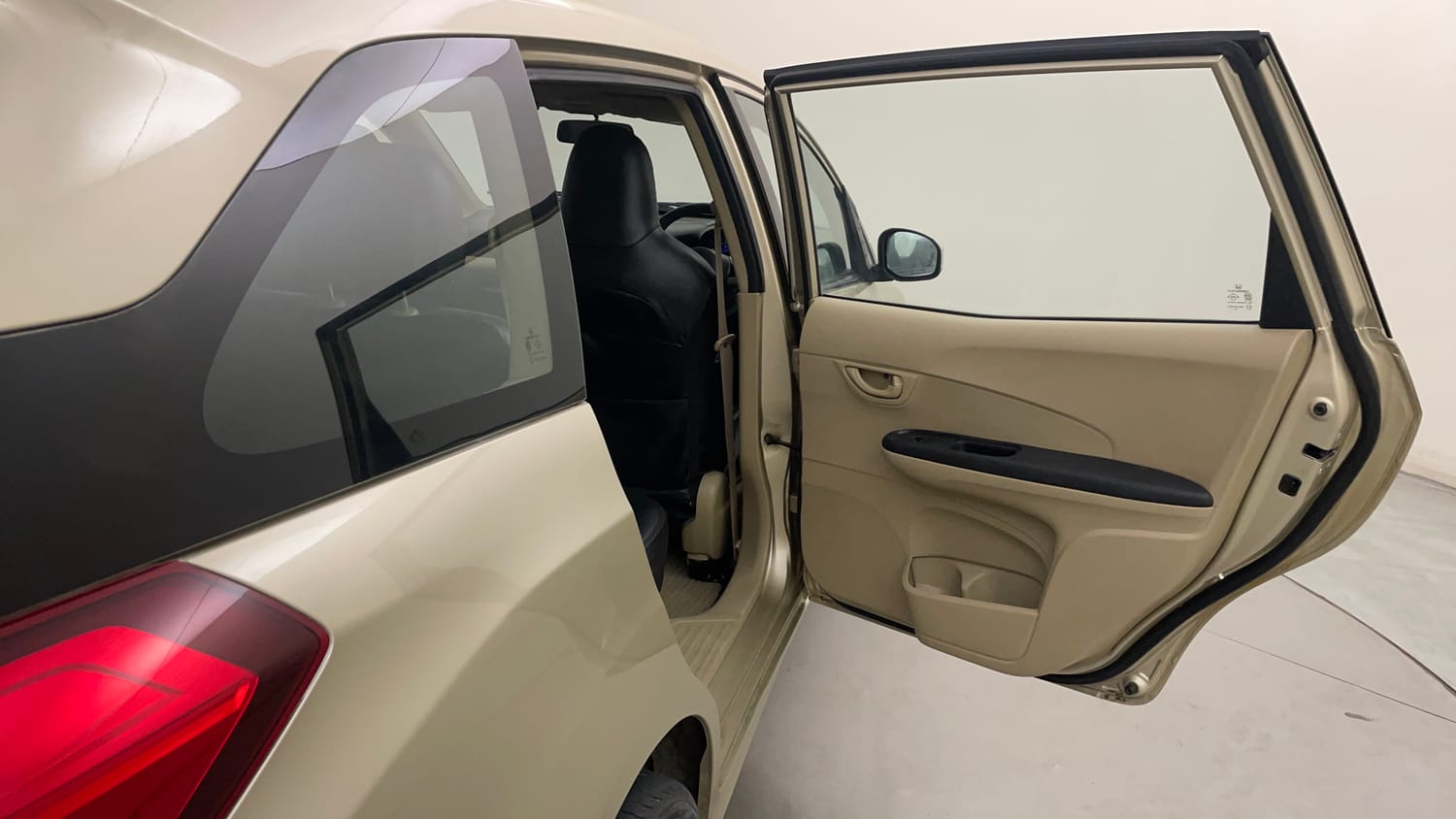 Used 2015 Honda Mobilio S Petrol Petrol Manual interior RIGHT REAR DOOR OPEN VIEW