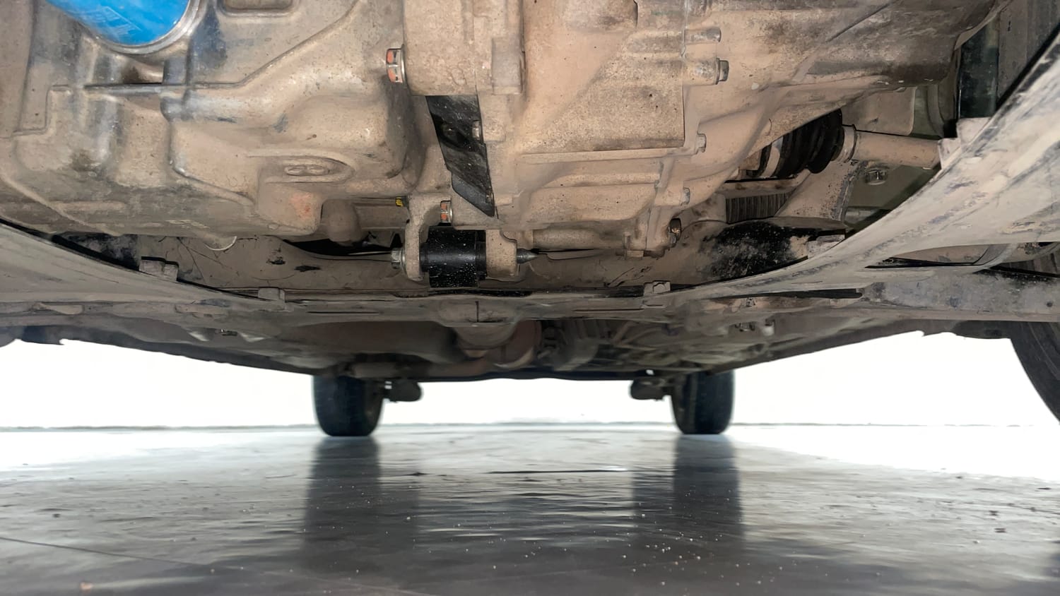 Used 2015 Honda Mobilio S Petrol Petrol Manual extra FRONT LEFT UNDERBODY VIEW