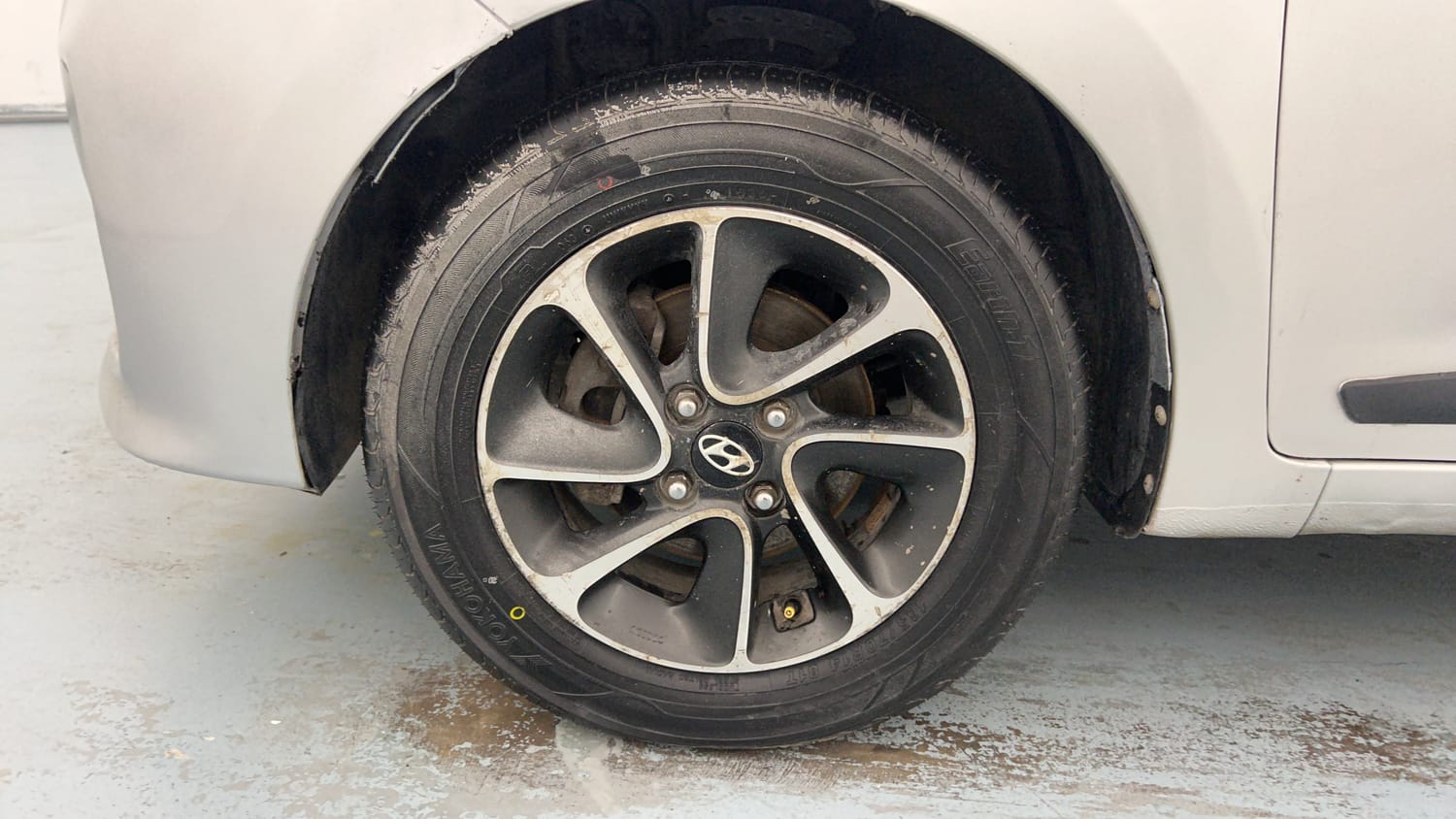 Used 2018 Hyundai Grand i10 Asta U2 1.2 CRDi Diesel Manual tyres LEFT FRONT TYRE RIM VIEW