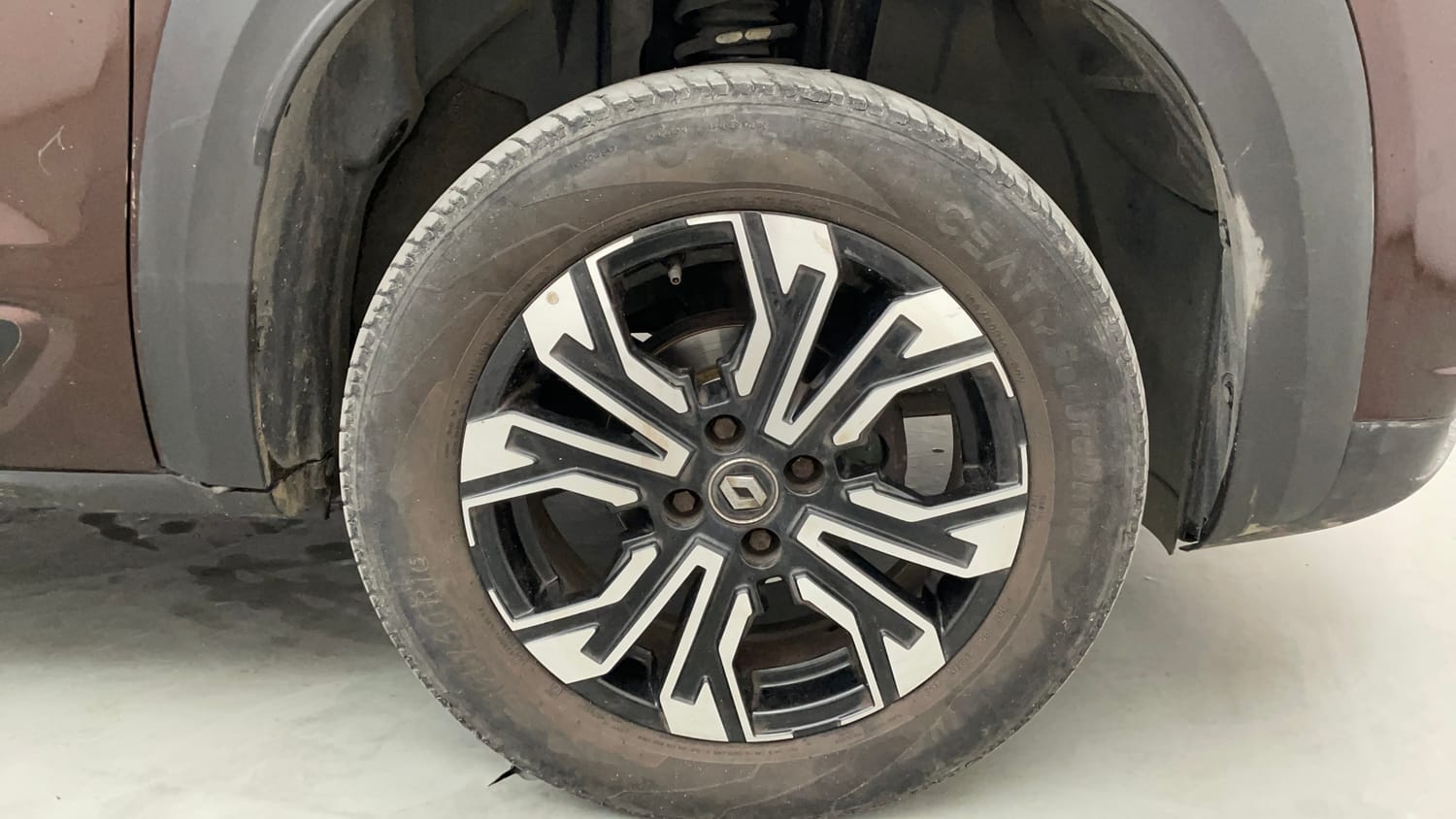 Used 2021 Renault Kiger RXZ Turbo CVT Petrol Automatic tyres RIGHT FRONT TYRE RIM VIEW