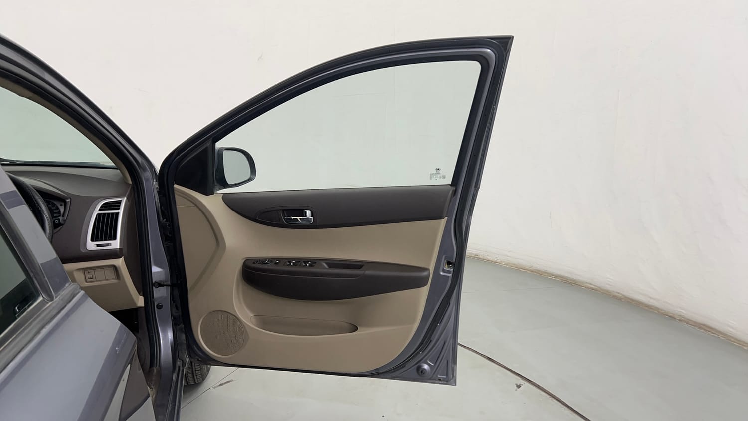 Used 2012 Hyundai i20 Asta 1.2 Petrol Manual interior RIGHT FRONT DOOR OPEN VIEW