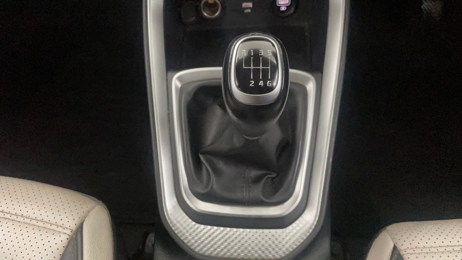 Used 2023 Kia Sonet HTX 1.0 iMT Petrol Manual interior GEAR  KNOB VIEW