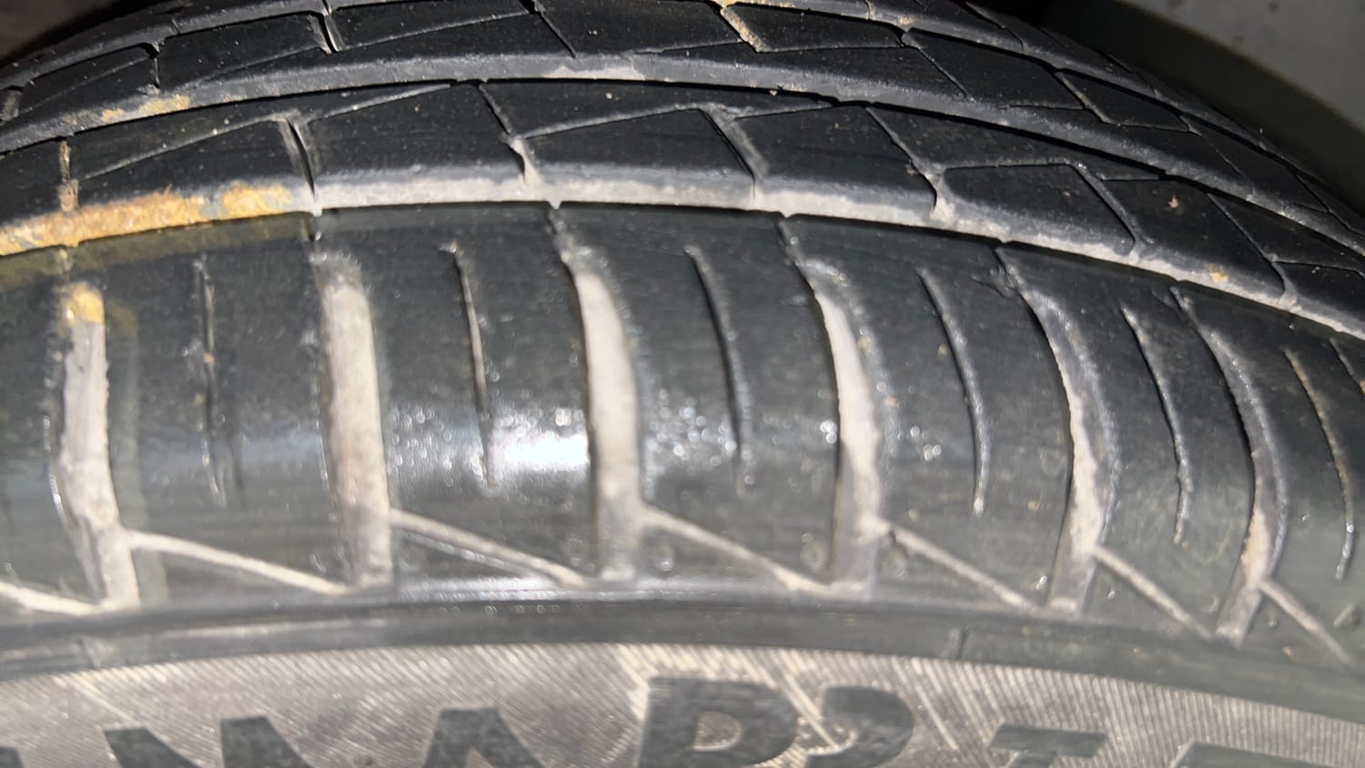 Used 2020 Renault Kwid RXT 1.0 AMT Opt Petrol Automatic tyres RIGHT FRONT TYRE TREAD VIEW