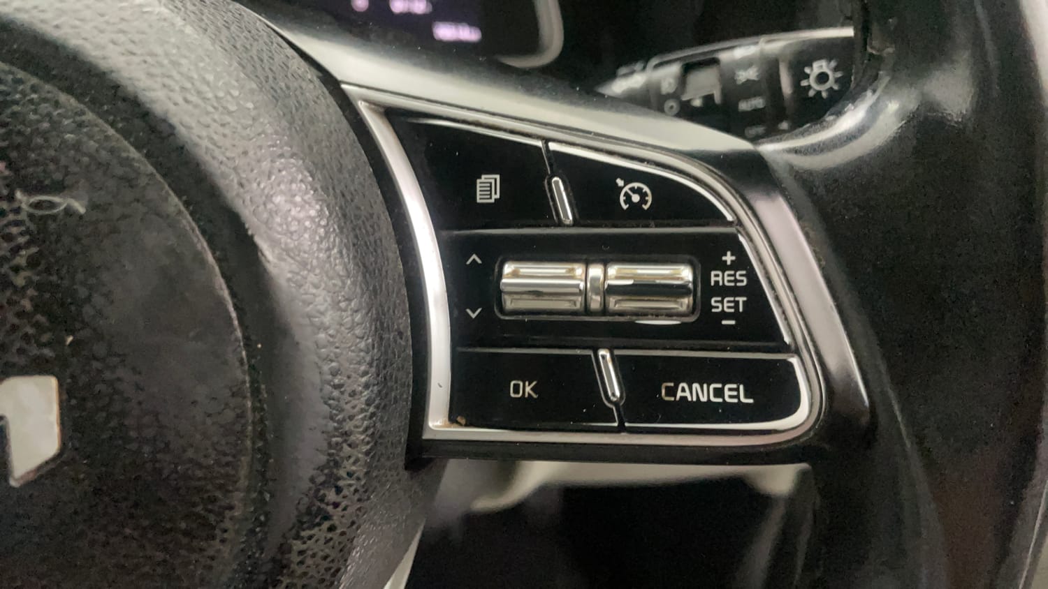 Used 2023 Kia Sonet HTX 1.0 iMT Petrol Manual top_features Cruise control
