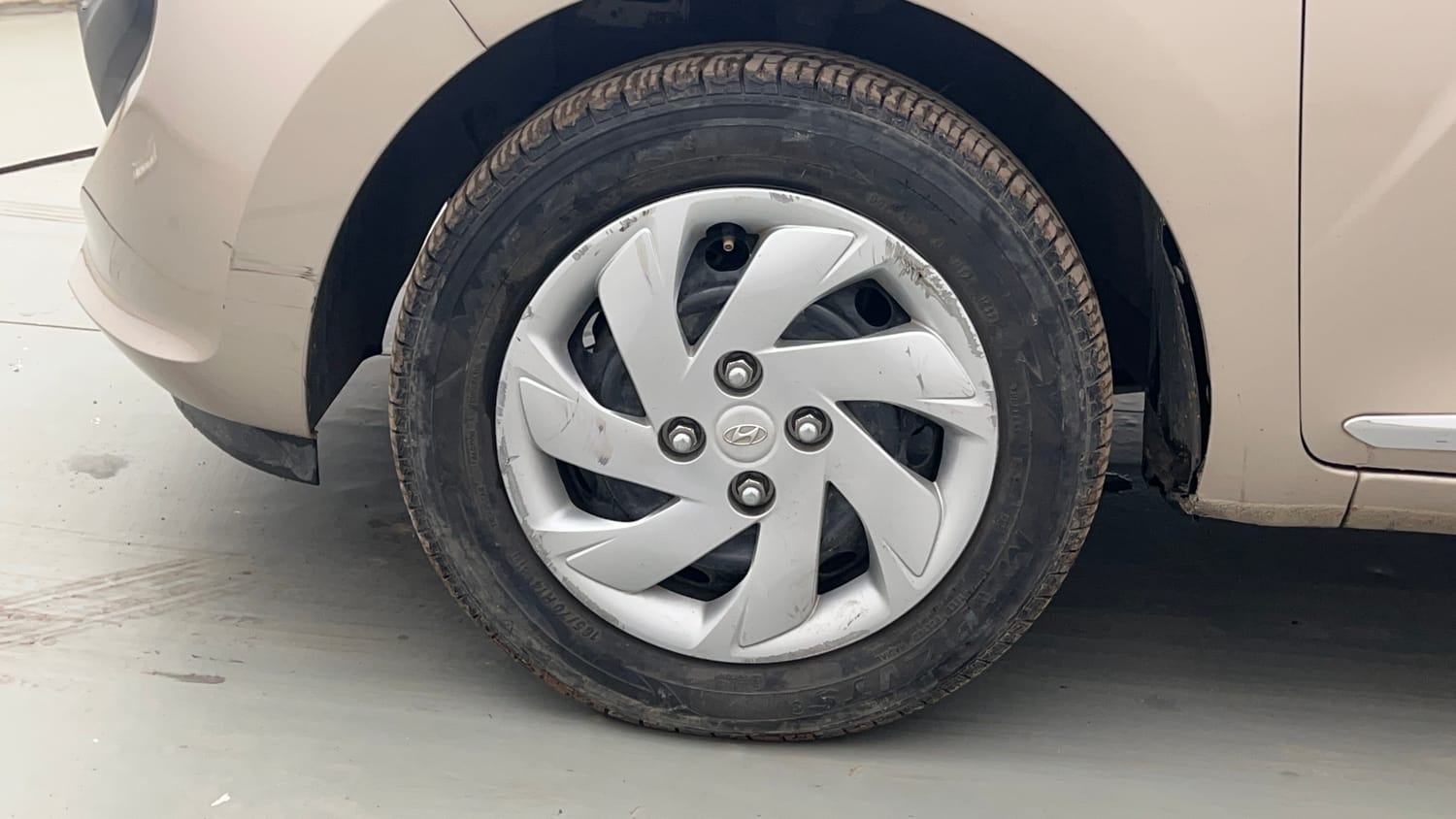 Used 2022 Hyundai Santro Sportz Petrol Manual tyres LEFT FRONT TYRE RIM VIEW