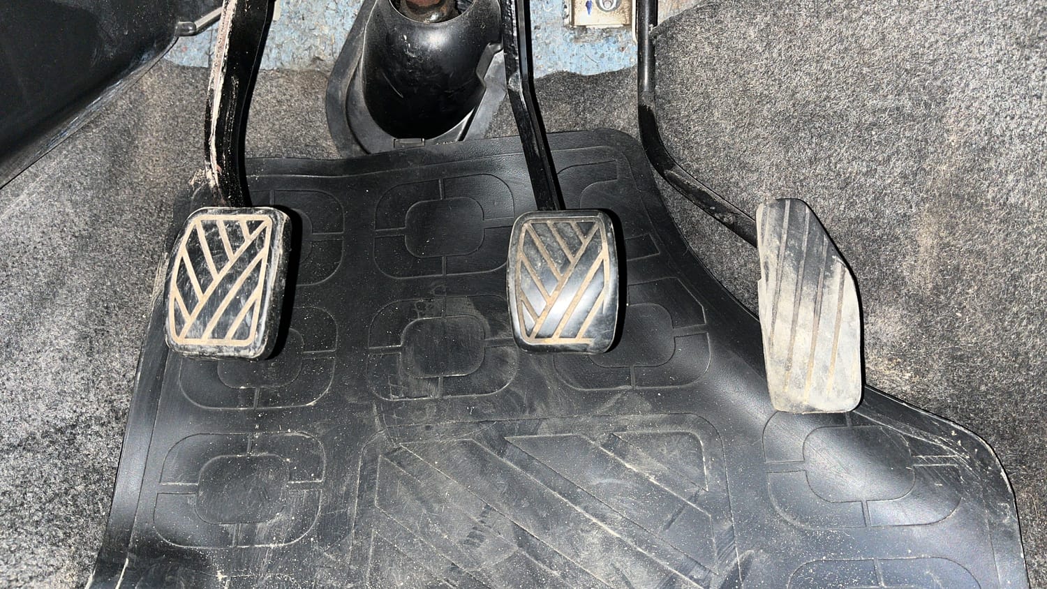 Used 2012 Maruti Suzuki Wagon R 1.0 VXi Petrol Manual interior PEDALS VIEW