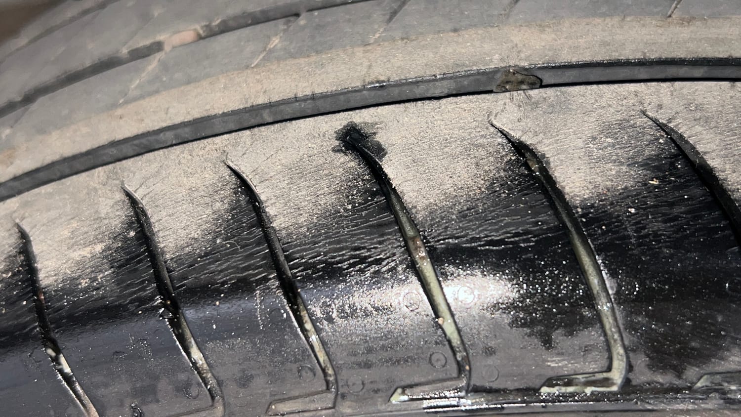Used 2023 Hyundai Exter SX (O) Connect 1.2 AMT Petrol Automatic tyres LEFT REAR TYRE TREAD VIEW