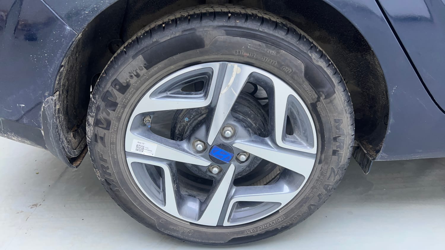 Used 2025 Hyundai Aura SX Plus 1.2 AMT Petrol Petrol Automatic tyres RIGHT REAR TYRE RIM VIEW