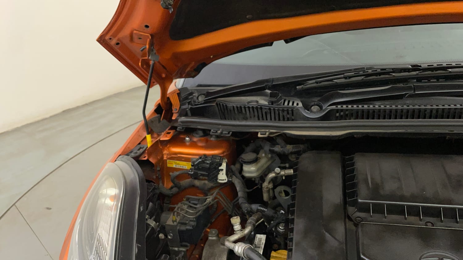 Used 2019 Tata Nexon XZA Plus Diesel Diesel Automatic engine ENGINE RIGHT SIDE HINGE & APRON VIEW