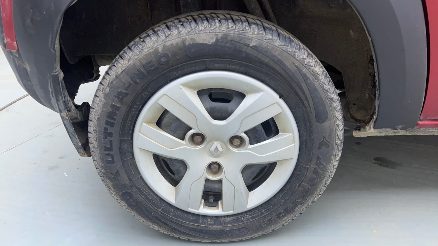 Used 2017 Renault Kwid 1.0 RXT AMT Opt Petrol Automatic tyres RIGHT REAR TYRE RIM VIEW