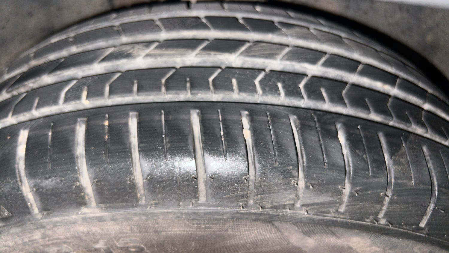 Used 2022 Tata Punch Kaziranga Creative AMT Petrol Automatic tyres RIGHT FRONT TYRE TREAD VIEW