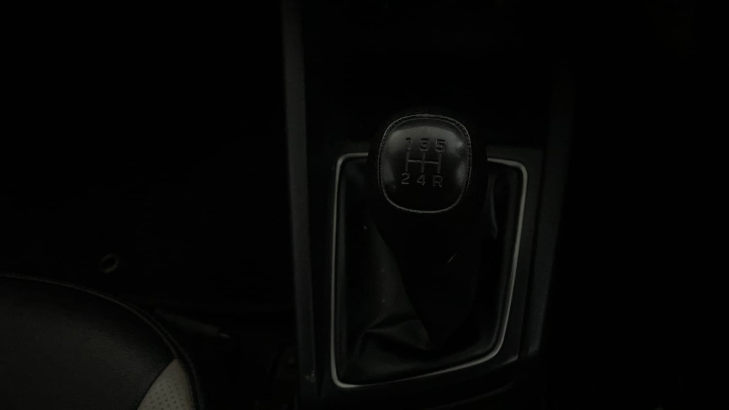 Used 2017 Hyundai Elite i20 Magna 1.2 Petrol Manual interior GEAR  KNOB VIEW