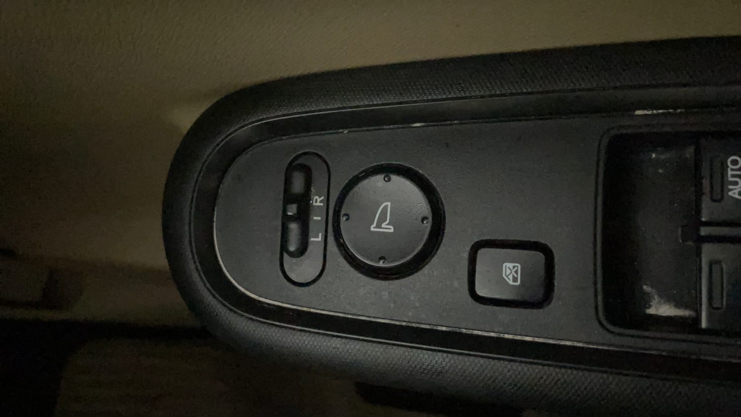 Used 2015 Honda Mobilio S Petrol Petrol Manual top_features Adjustable ORVM