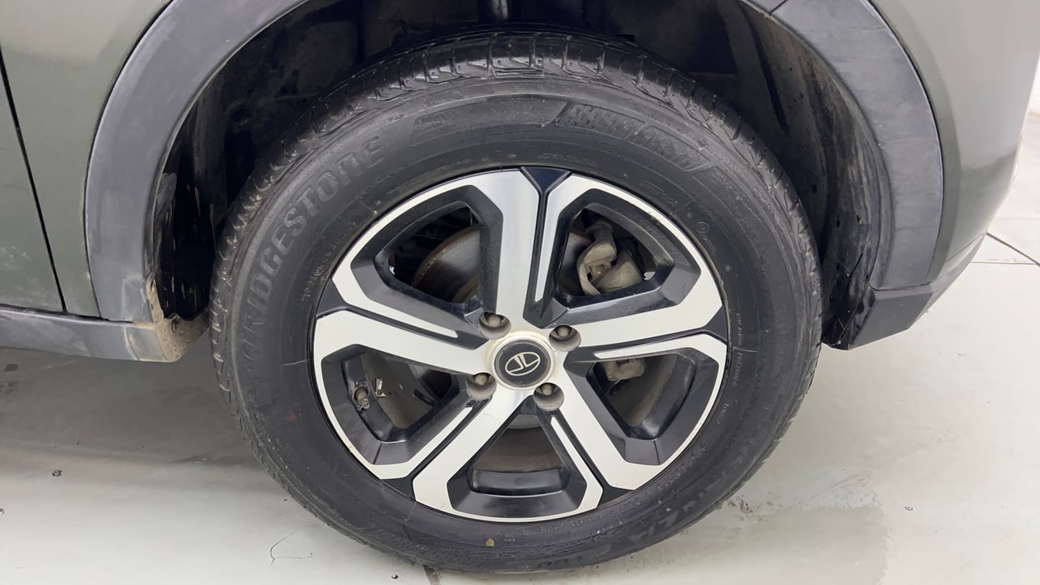Used 2021 Tata Nexon XZ Plus Petrol Manual tyres RIGHT FRONT TYRE RIM VIEW