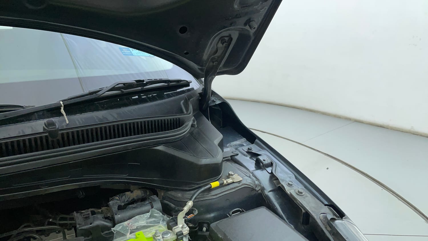 Used 2023 Hyundai i20 Asta (O) 1.0 Turbo DCT Petrol Automatic engine ENGINE LEFT SIDE HINGE & APRON VIEW