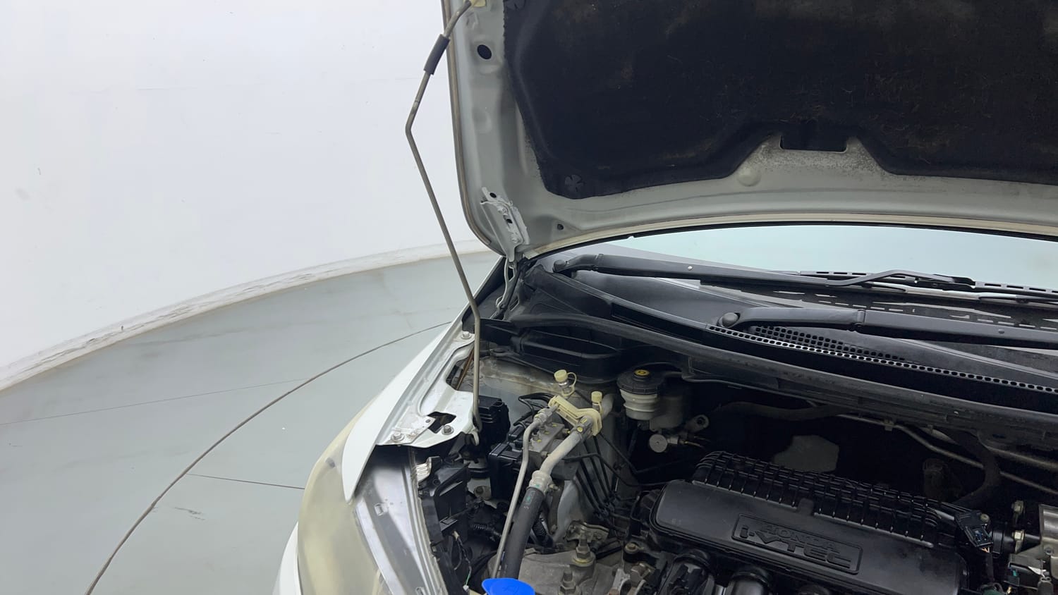 Used 2015 Honda Jazz V AT Petrol Petrol Automatic engine ENGINE RIGHT SIDE HINGE & APRON VIEW