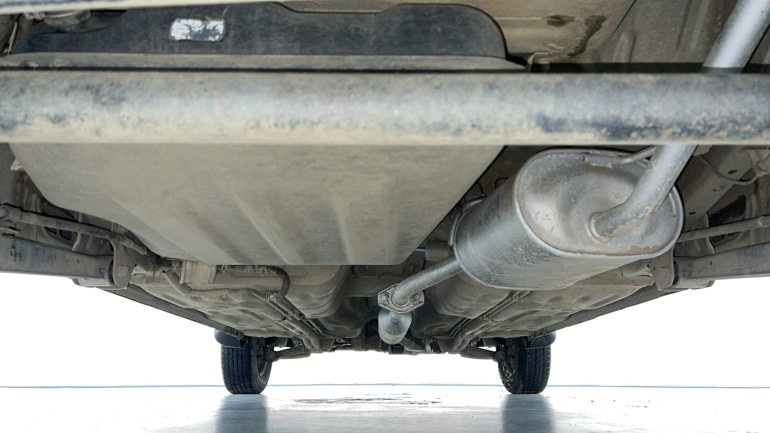 Used 2017 maruti-suzuki Alto K10 VXi (O) AMT Petrol Automatic extra REAR UNDERBODY VIEW (TAKEN FROM REAR)