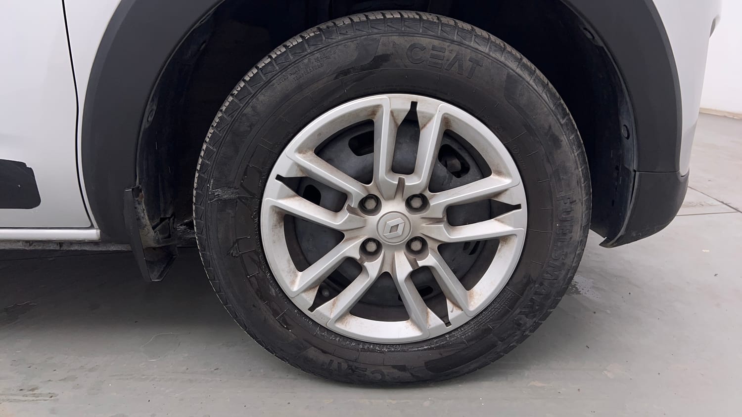 Used 2021 Renault Triber RXL Petrol Manual tyres RIGHT FRONT TYRE RIM VIEW