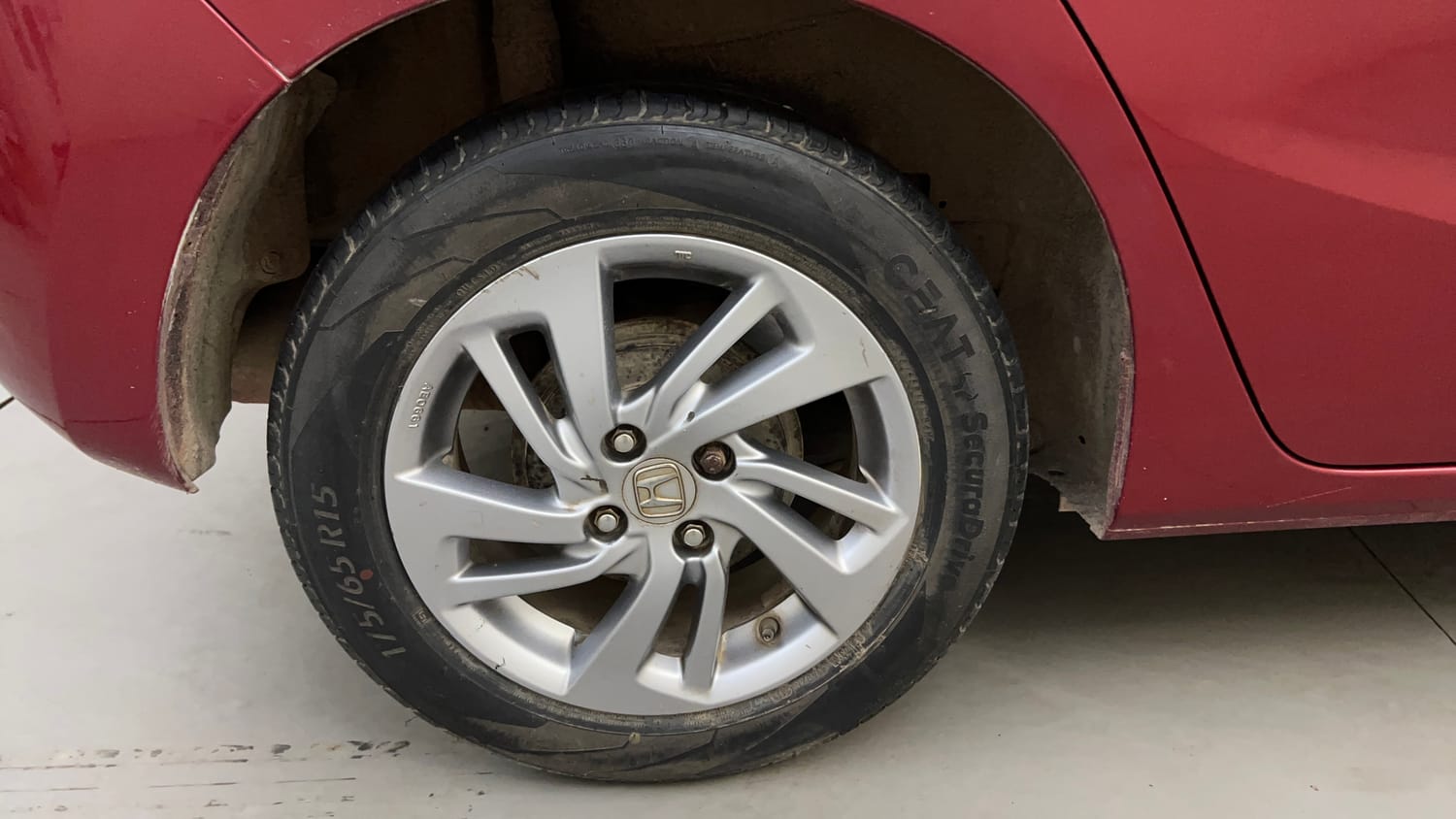 Used 2018 Honda Jazz V Petrol Petrol Manual tyres RIGHT REAR TYRE RIM VIEW
