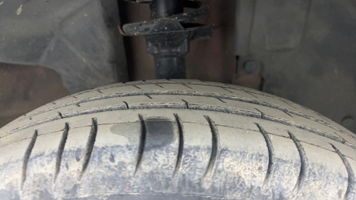 Used 2017 Renault Kwid 1.0 RXT AMT Opt Petrol Automatic tyres RIGHT FRONT TYRE TREAD VIEW