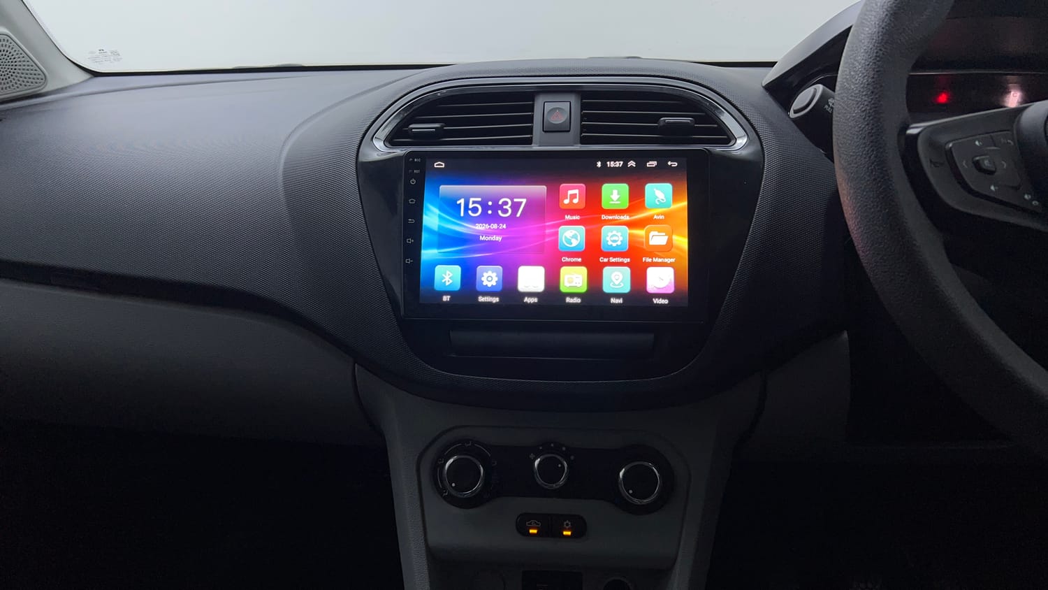 Used 2022 Tata Tiago XT Petrol Manual top_features Integrated (in-dash) music system