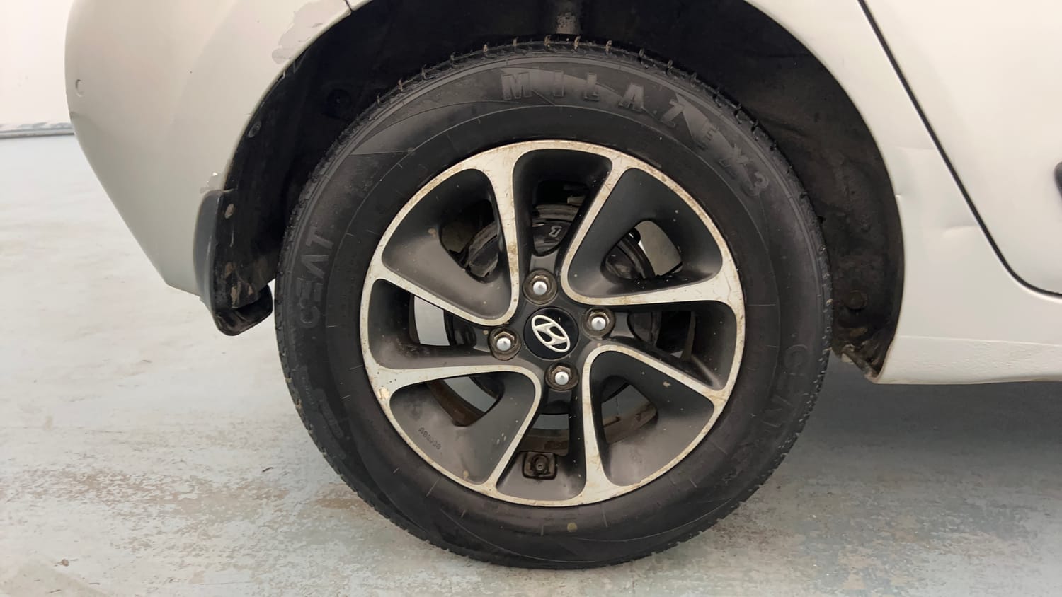Used 2018 Hyundai Grand i10 Asta U2 1.2 CRDi Diesel Manual tyres RIGHT REAR TYRE RIM VIEW