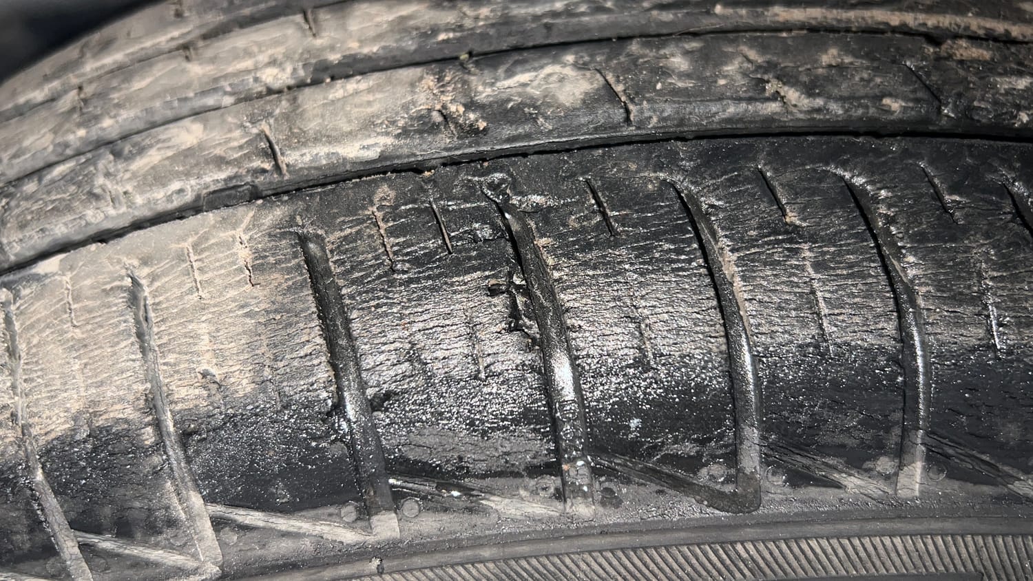 Used 2021 Renault Triber RXL Petrol Manual tyres LEFT FRONT TYRE TREAD VIEW