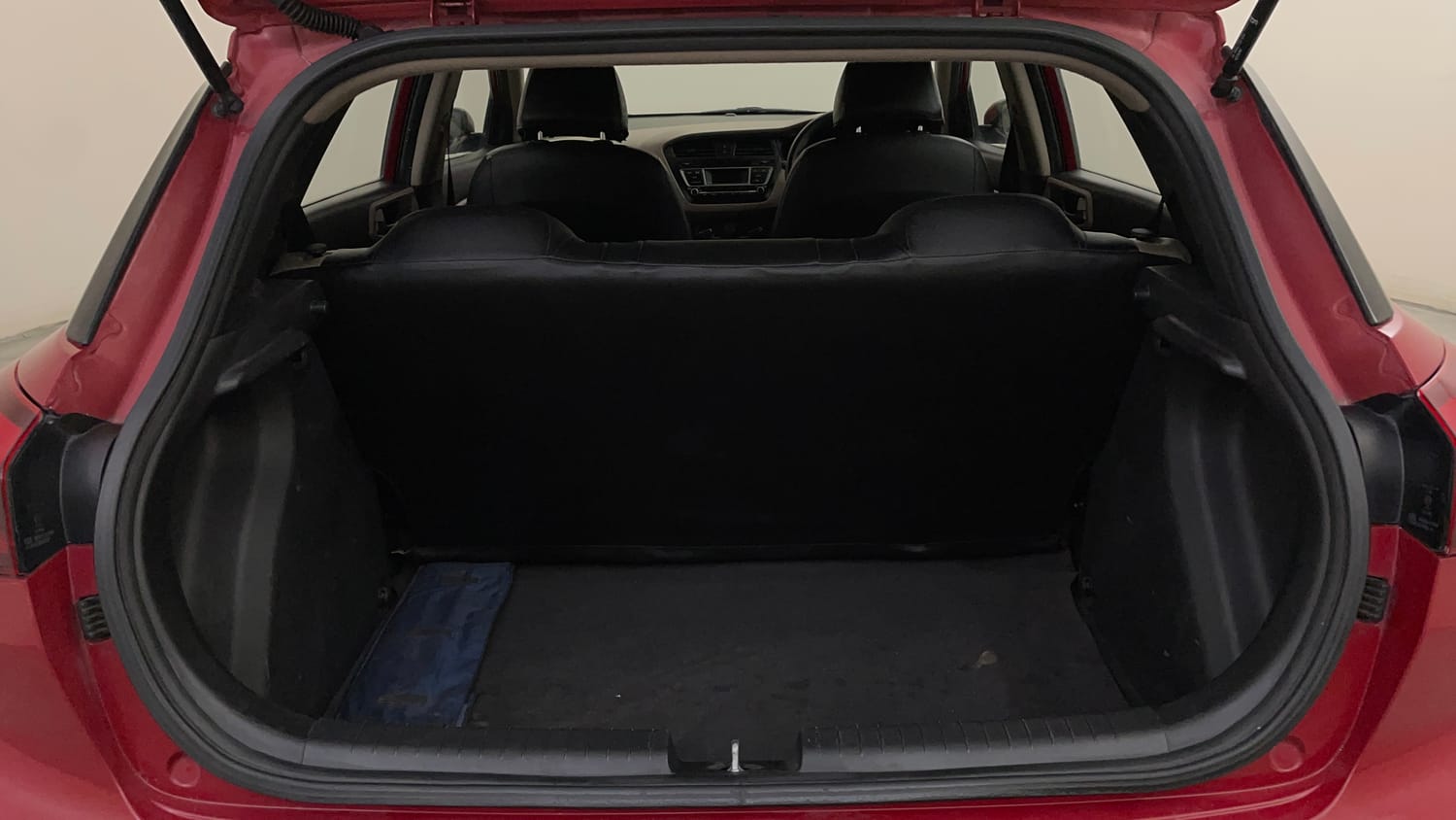 Used 2017 Hyundai Elite i20 Magna 1.2 Petrol Manual interior DICKY INSIDE VIEW