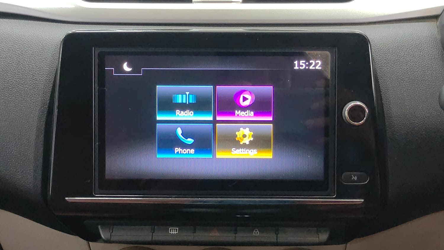 Used 2022 Renault Triber RXZ EASY-R AMT Petrol Automatic top_features Integrated (in-dash) music system