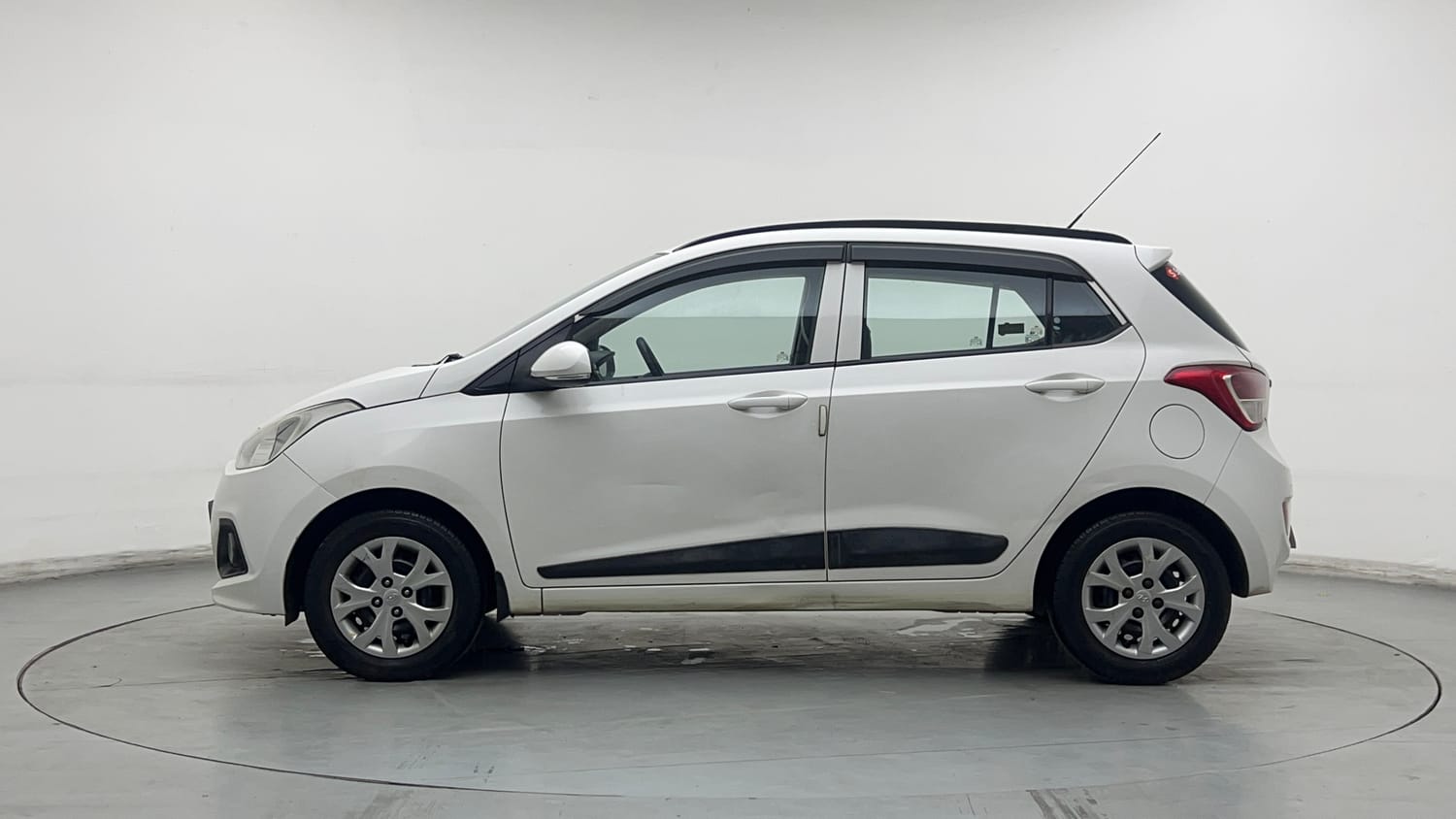 Used 2016 Hyundai Grand i10 Sportz 1.2 Kappa VTVT Petrol Manual exterior LEFT SIDE VIEW