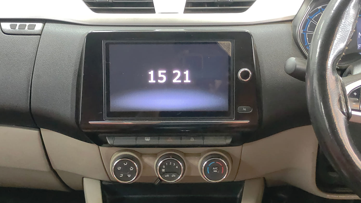 Used 2022 Renault Triber RXZ EASY-R AMT Petrol Automatic interior MUSIC SYSTEM & AC CONTROL VIEW
