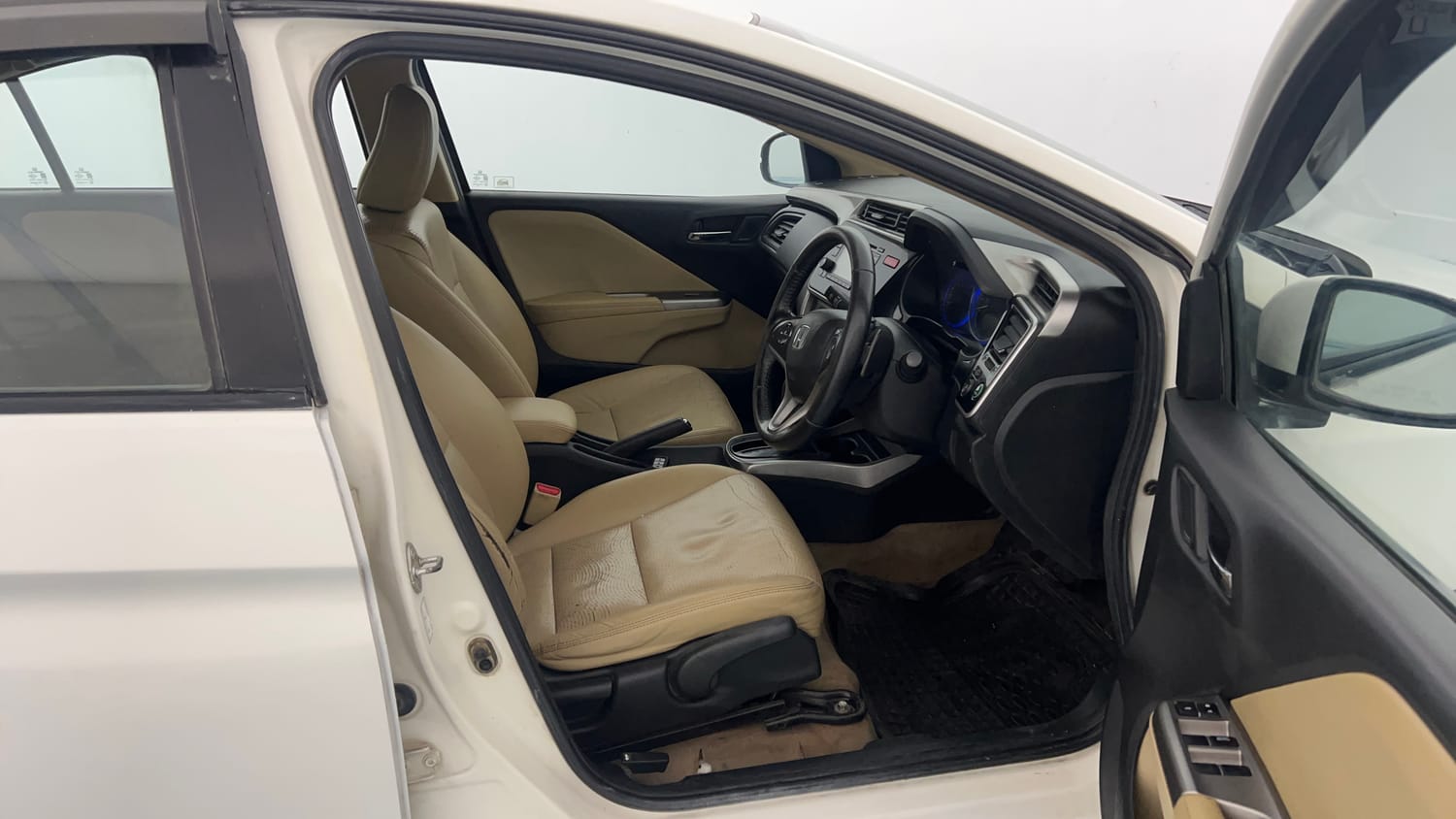 Used 2015 Honda City VX CVT Petrol Automatic interior RIGHT SIDE FRONT DOOR CABIN VIEW