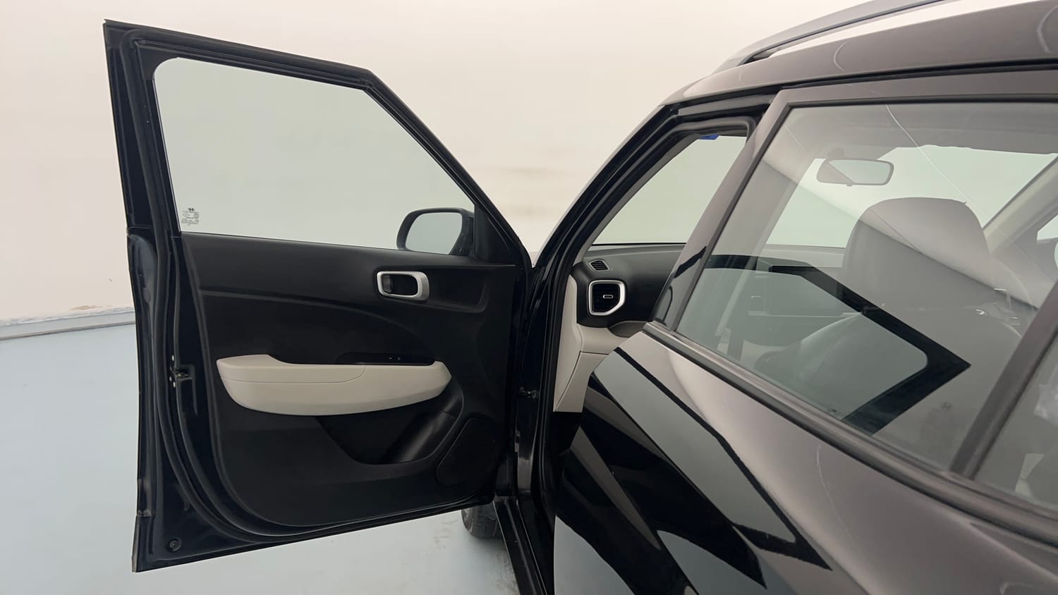 Used 2023 Hyundai Venue S (O) 1.2 Petrol Petrol Manual interior LEFT FRONT DOOR OPEN VIEW