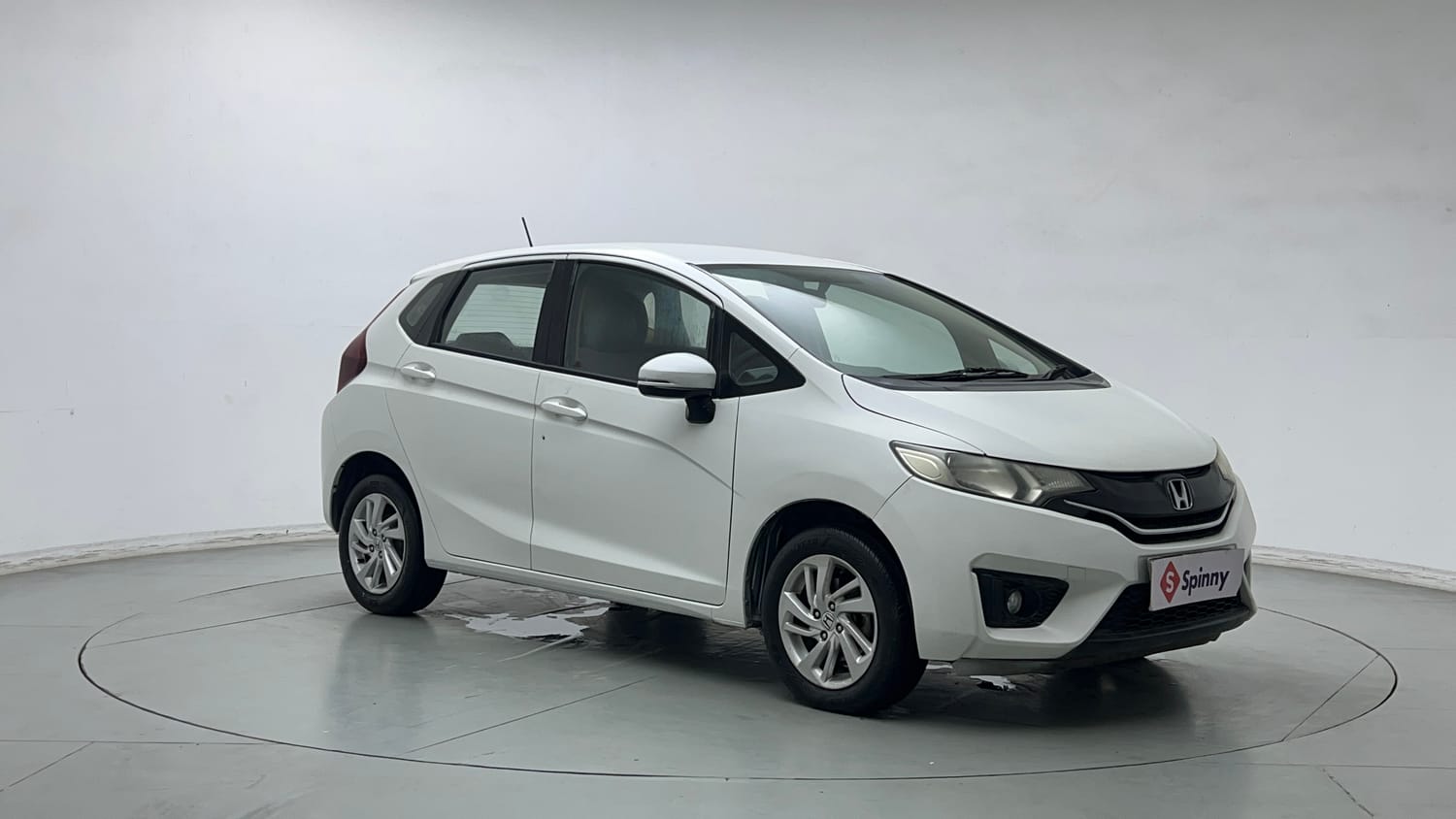 Used 2015 Honda Jazz V AT Petrol Petrol Automatic exterior RIGHT FRONT CORNER VIEW