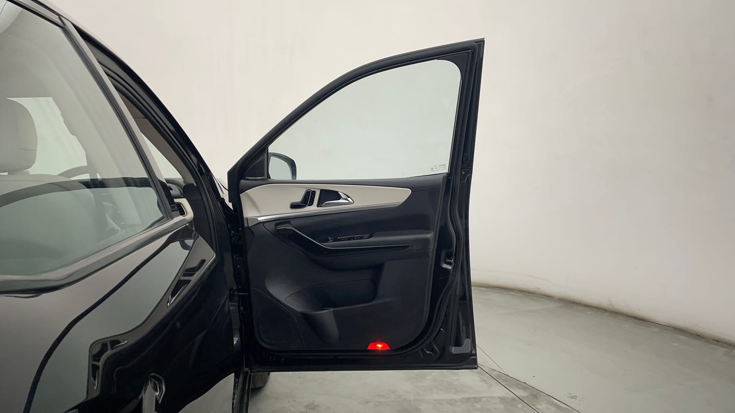 Used 2024 Mahindra XUV700 AX7 Luxury Pack Diesel MT 7 STR Diesel Manual interior RIGHT FRONT DOOR OPEN VIEW