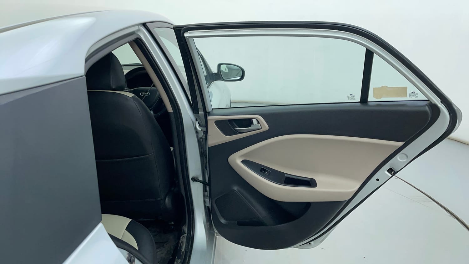 Used 2015 Hyundai Elite i20 Sportz 1.2 Petrol Manual interior RIGHT REAR DOOR OPEN VIEW