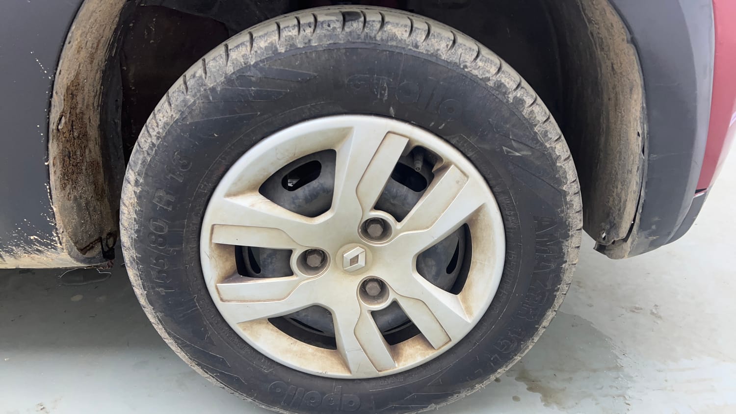 Used 2017 Renault Kwid 1.0 RXT AMT Opt Petrol Automatic tyres RIGHT FRONT TYRE RIM VIEW