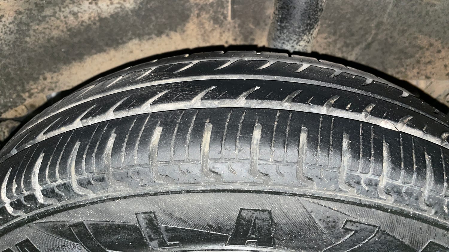 Used 2017 Renault Kwid 1.0 RXT AMT Petrol Automatic tyres LEFT REAR TYRE TREAD VIEW