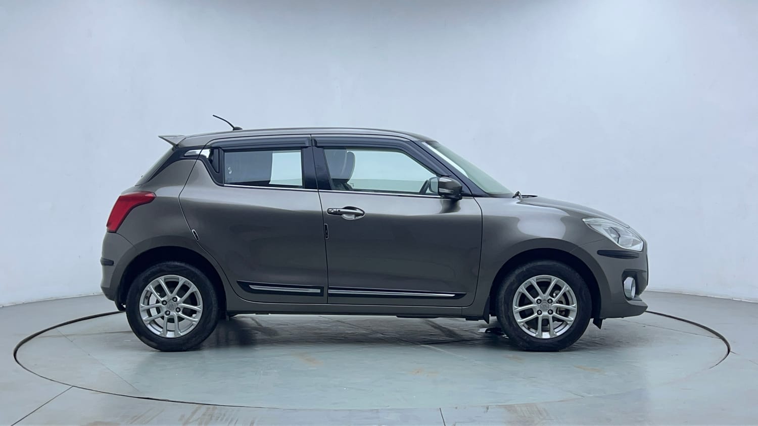 Used 2023 Maruti Suzuki Swift ZXi Petrol Manual exterior RIGHT SIDE VIEW