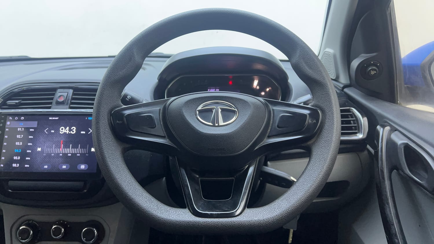 Used 2020 Tata Tiago XT Petrol Manual interior STEERING VIEW