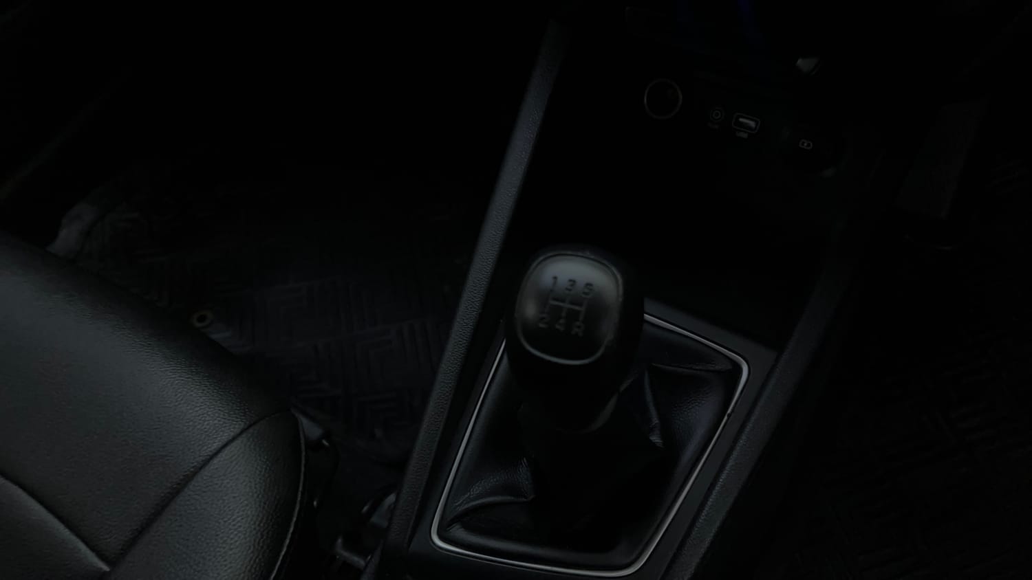 Used 2019 Hyundai Elite i20 Sportz Plus 1.2 Petrol Manual interior GEAR  KNOB VIEW