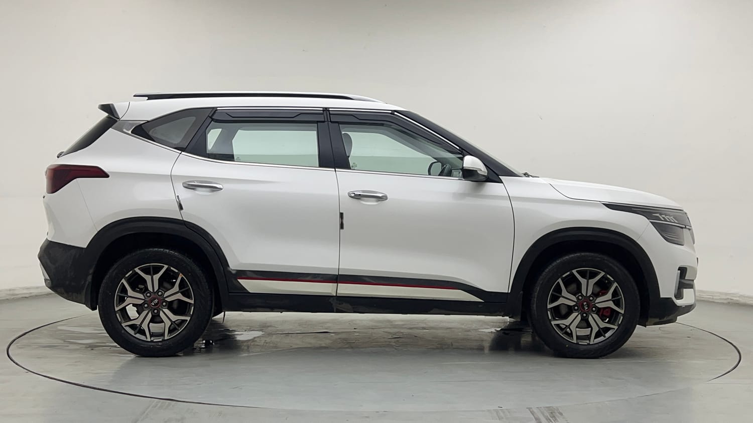 Used 2020 Kia Seltos GTK 1.4 Petrol Manual exterior RIGHT SIDE VIEW