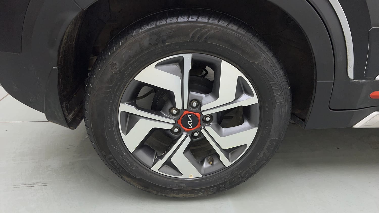 Used 2023 Kia Sonet Aurochs Edition 1.0 Petrol 7DCT Petrol Automatic tyres RIGHT REAR TYRE RIM VIEW