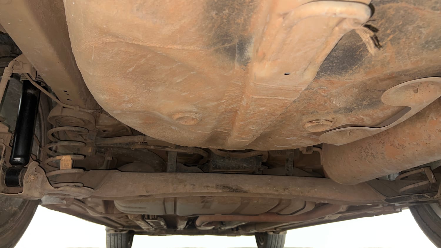 Used 2018 Hyundai Verna SX (O)1.6 VTVT Petrol Manual extra REAR UNDERBODY VIEW (TAKEN FROM REAR)
